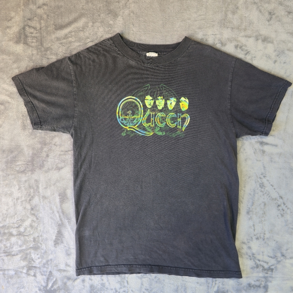 Vintage Y2K Queen T Shirt Size Small Band Music